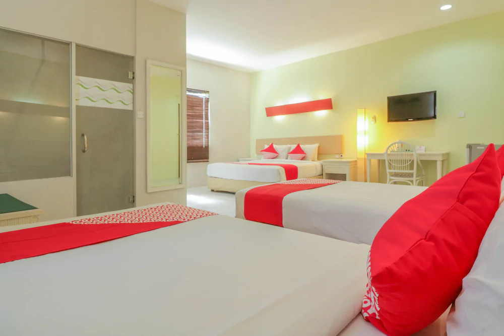 The Sunrise by OYO Rooms