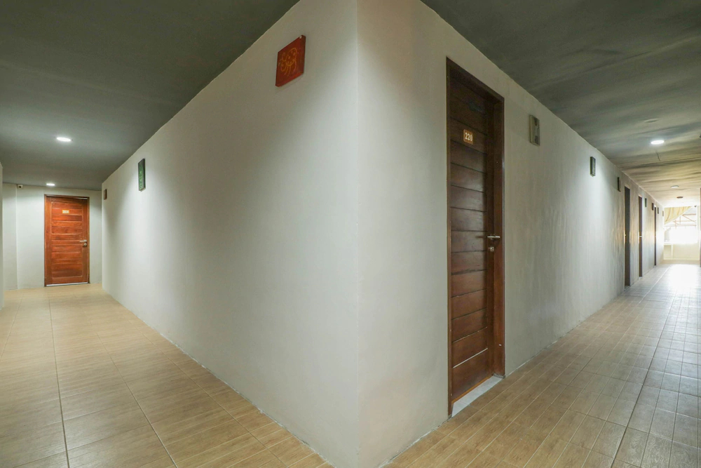 The Sunrise by OYO Rooms