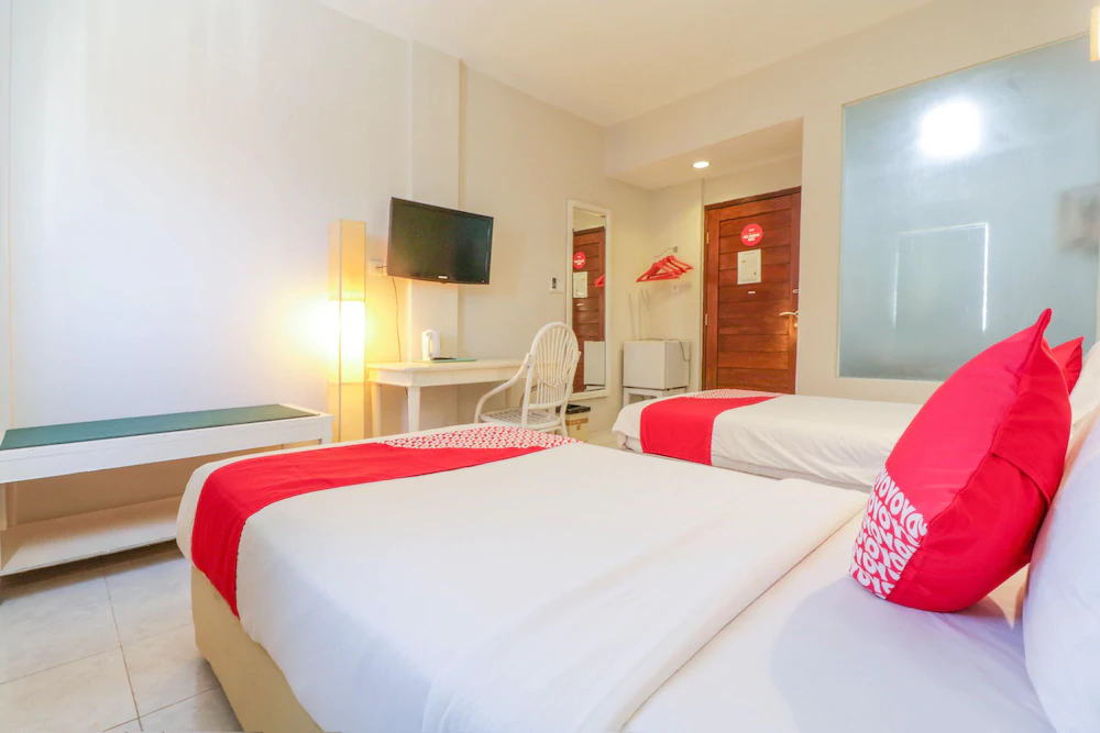 The Sunrise by OYO Rooms