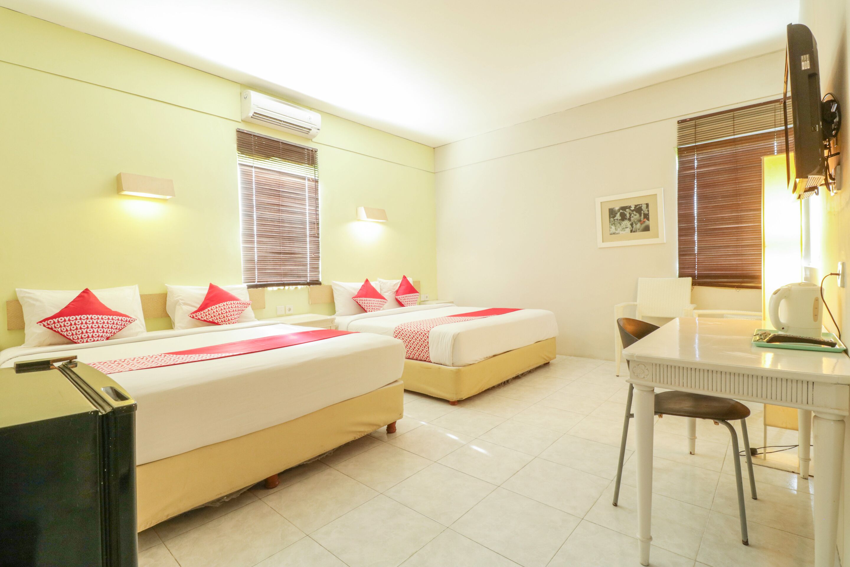 The Sunrise by OYO Rooms