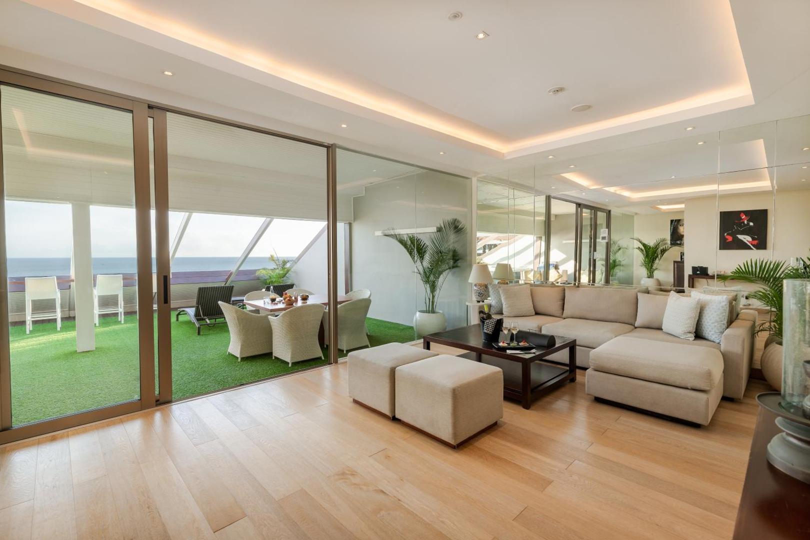 Double Six Luxury Hotel