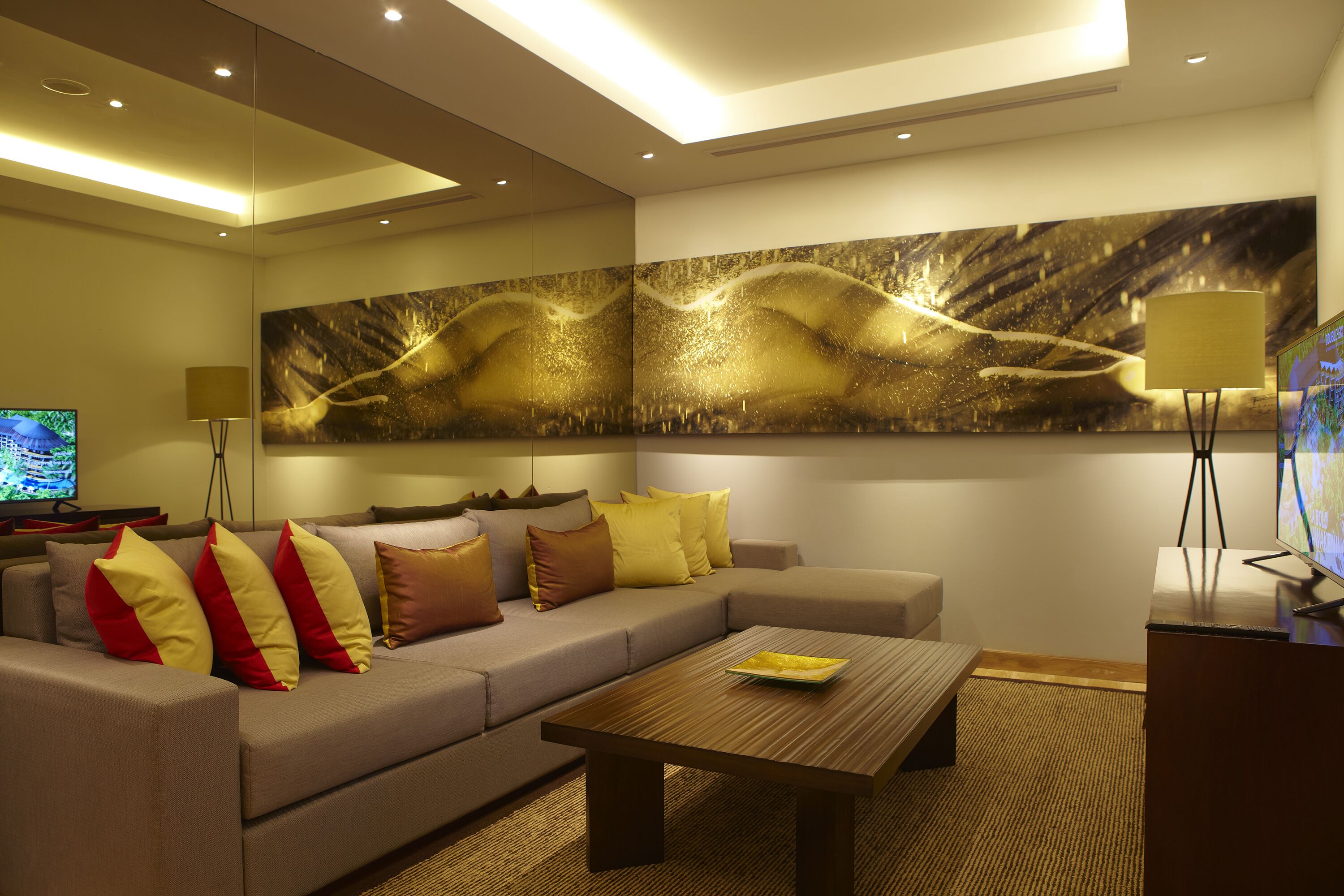 Double Six Luxury Hotel