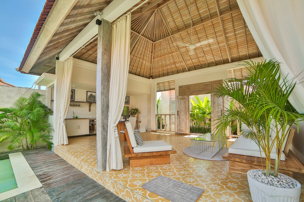 French - Victoria Villas