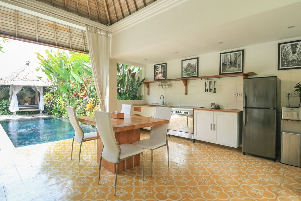 French - Victoria Villas