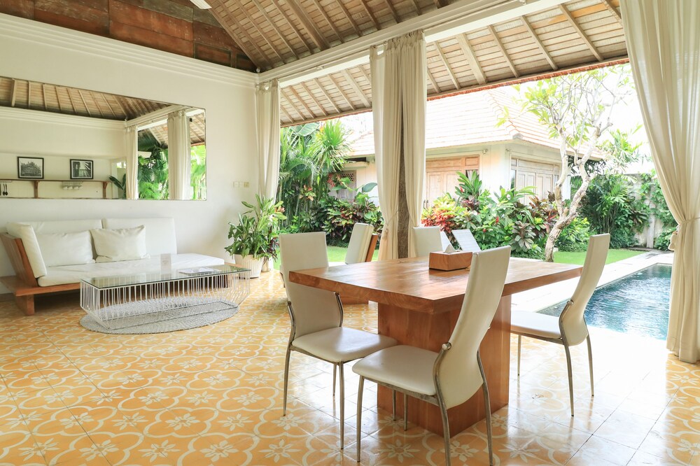 French - Victoria Villas