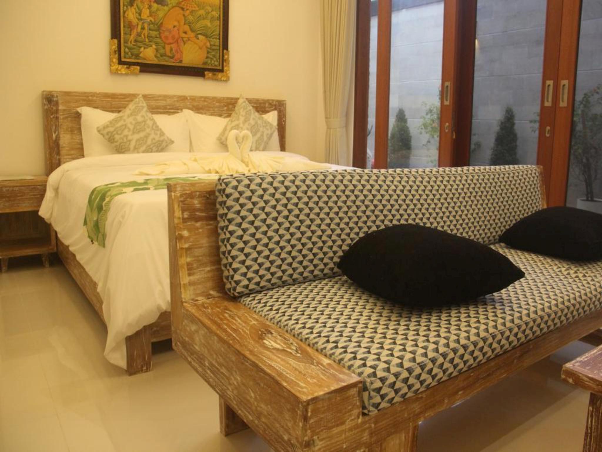 Green Studio Apartment