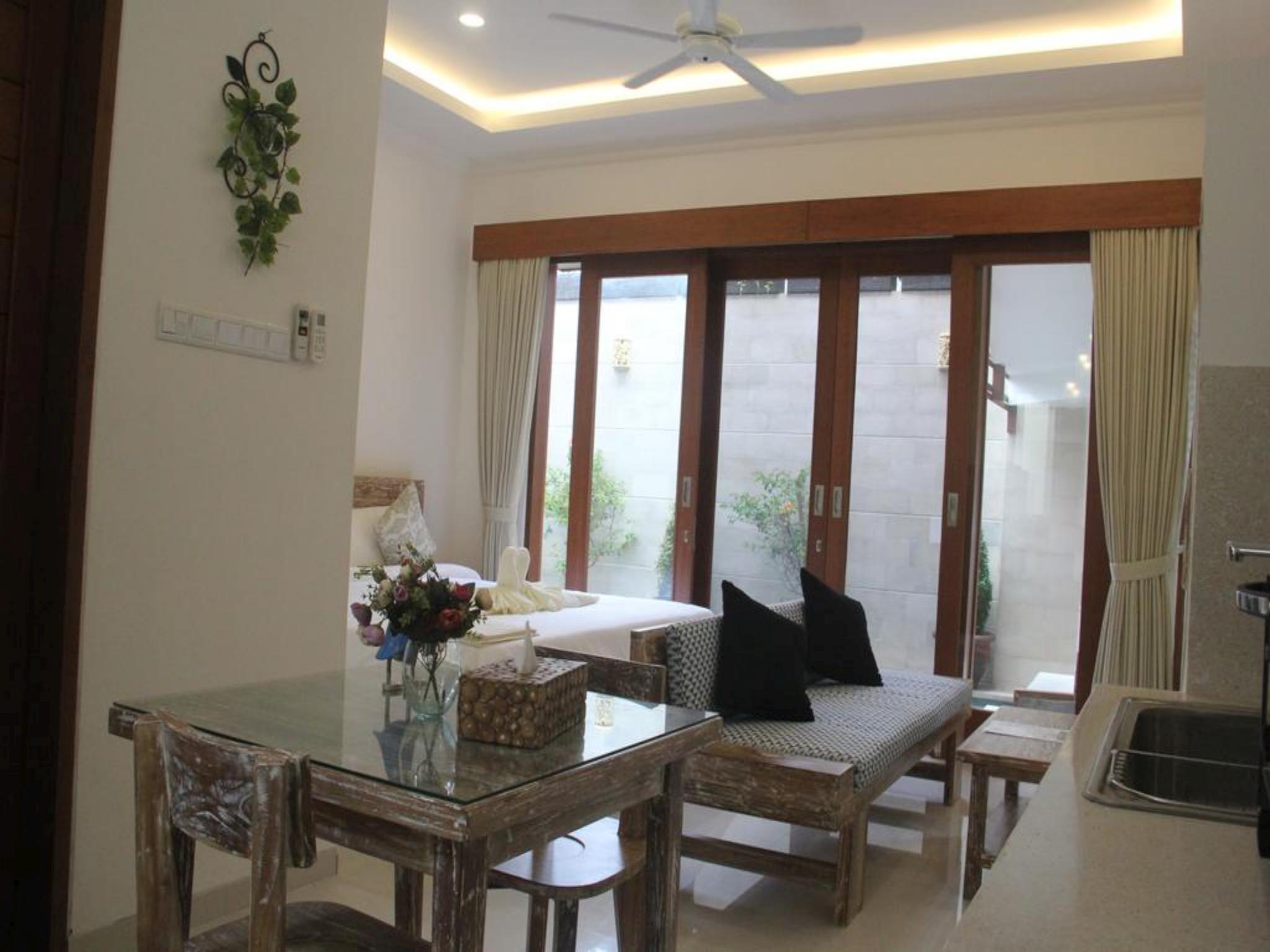 Green Studio Apartment