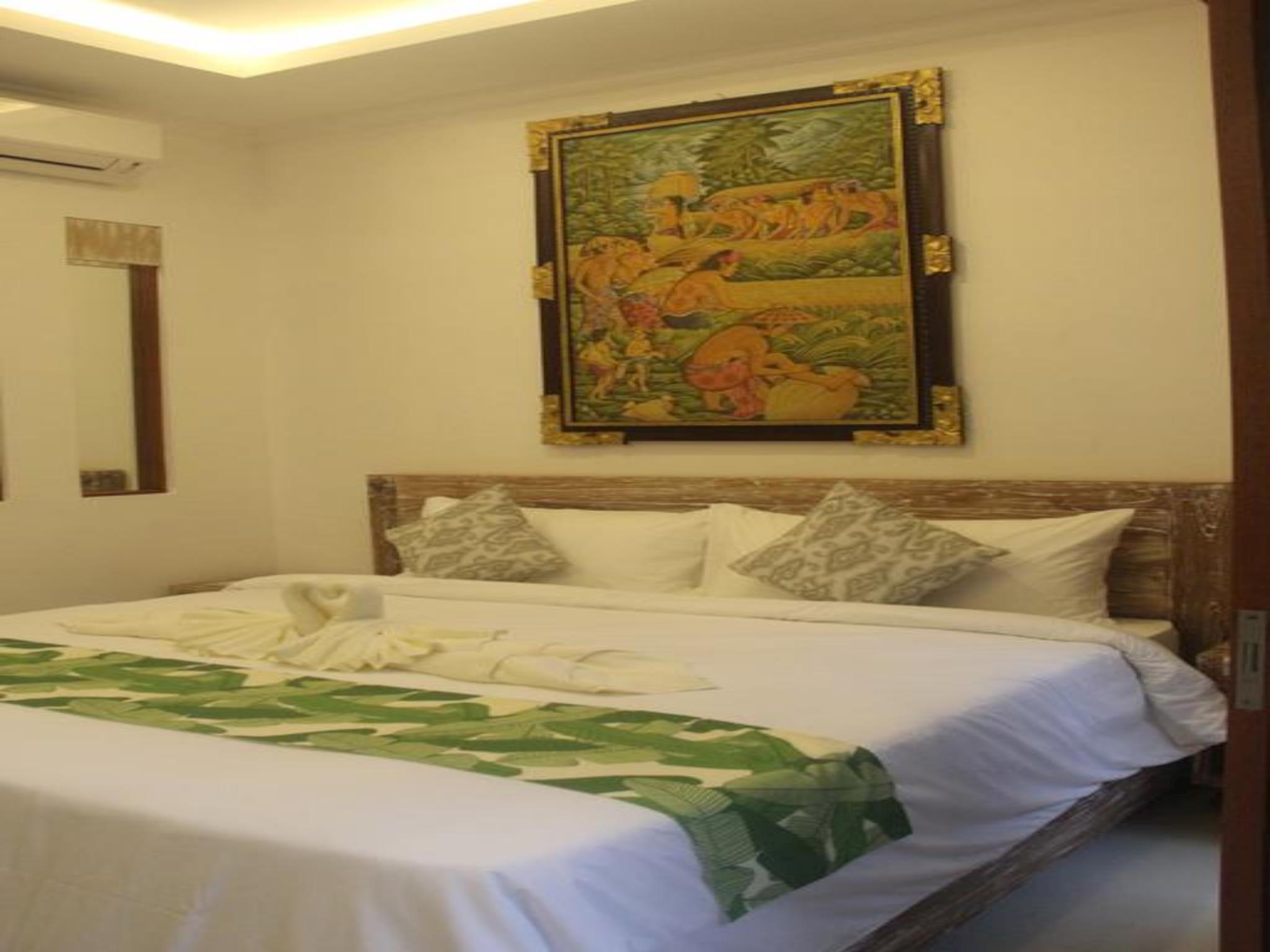 Green Studio Apartment