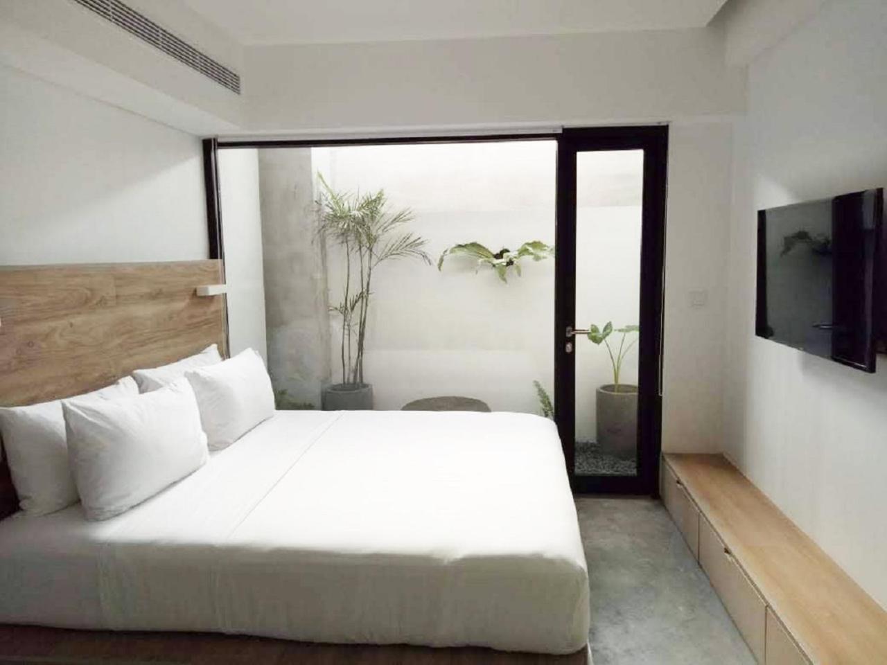 Lloyd's Inn Bali