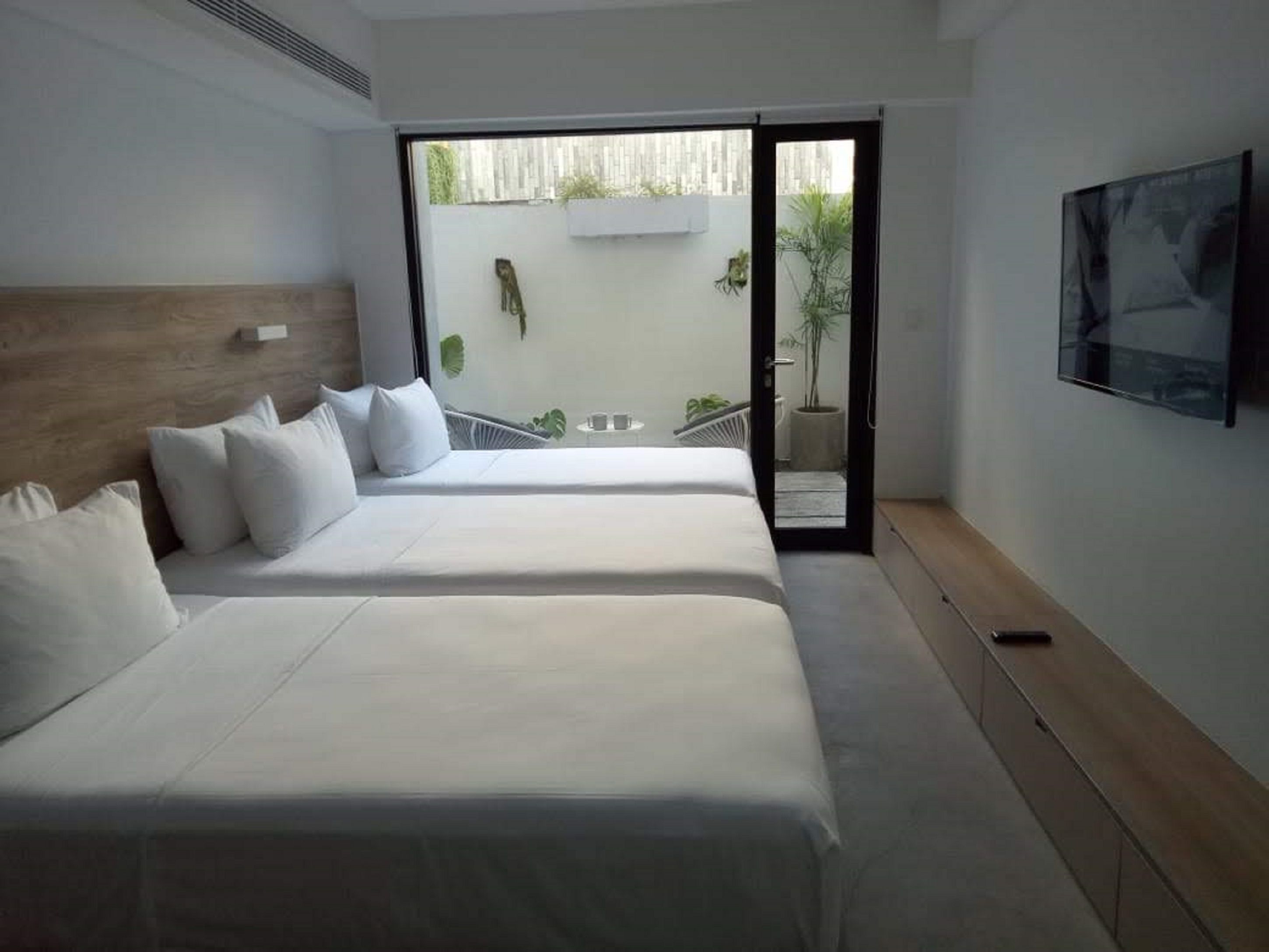 Lloyd's Inn Bali