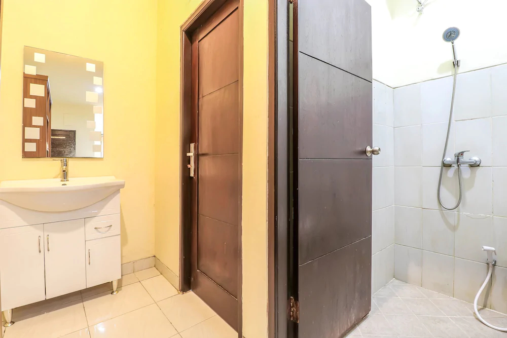 Merthan House by OYO Rooms
