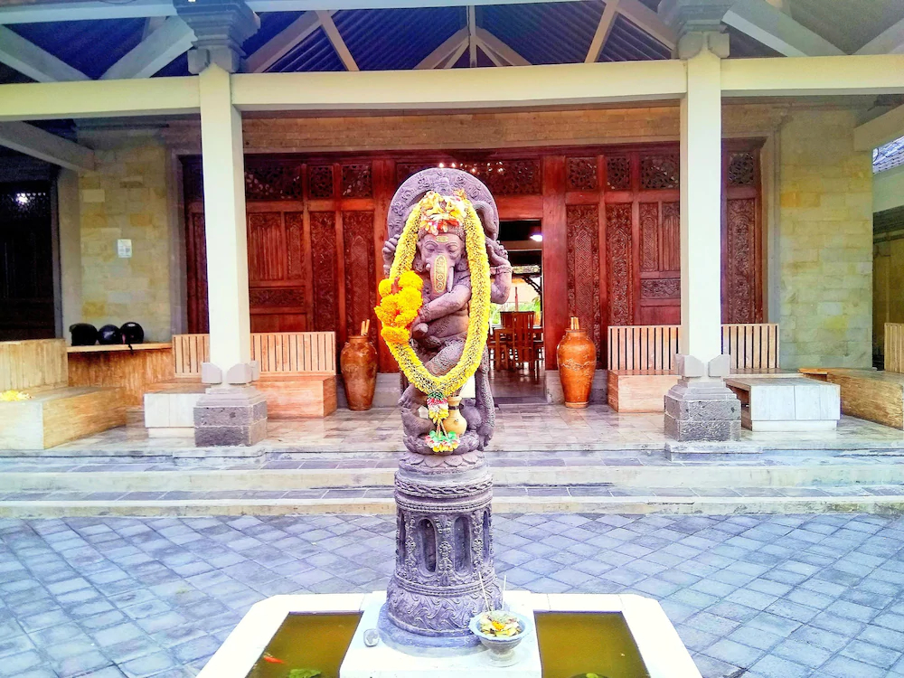 Nipuri Hotel