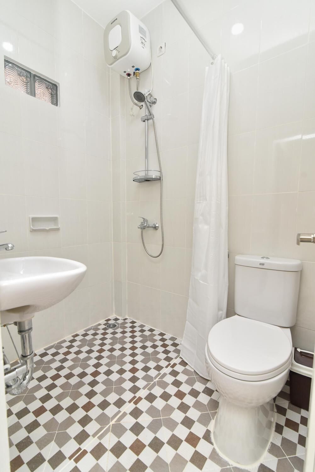 RedDoorz Plus Near Jalan Imam Bonjol Denpasar