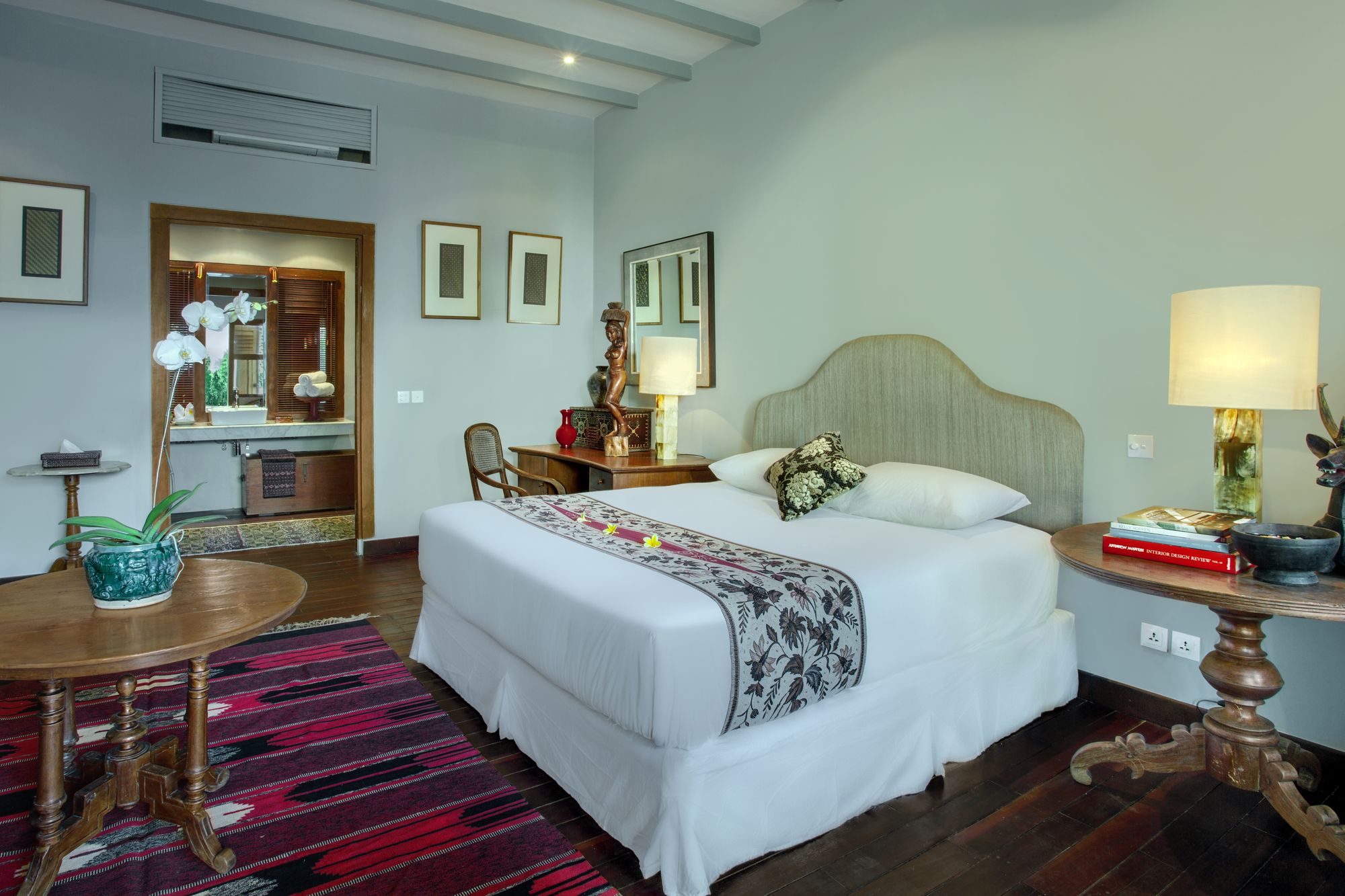 Room & Vespa 3
