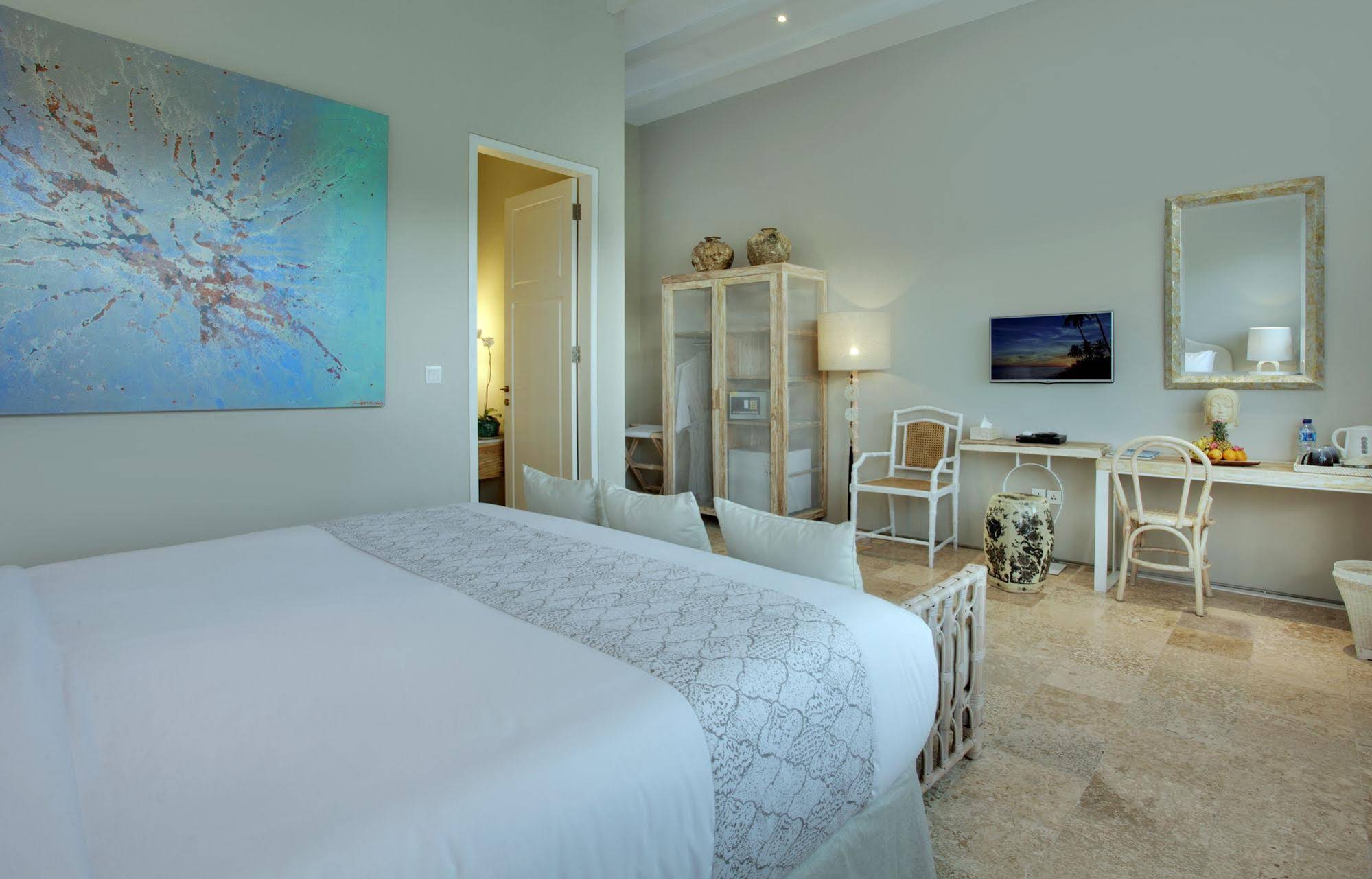 Room & Vespa 4