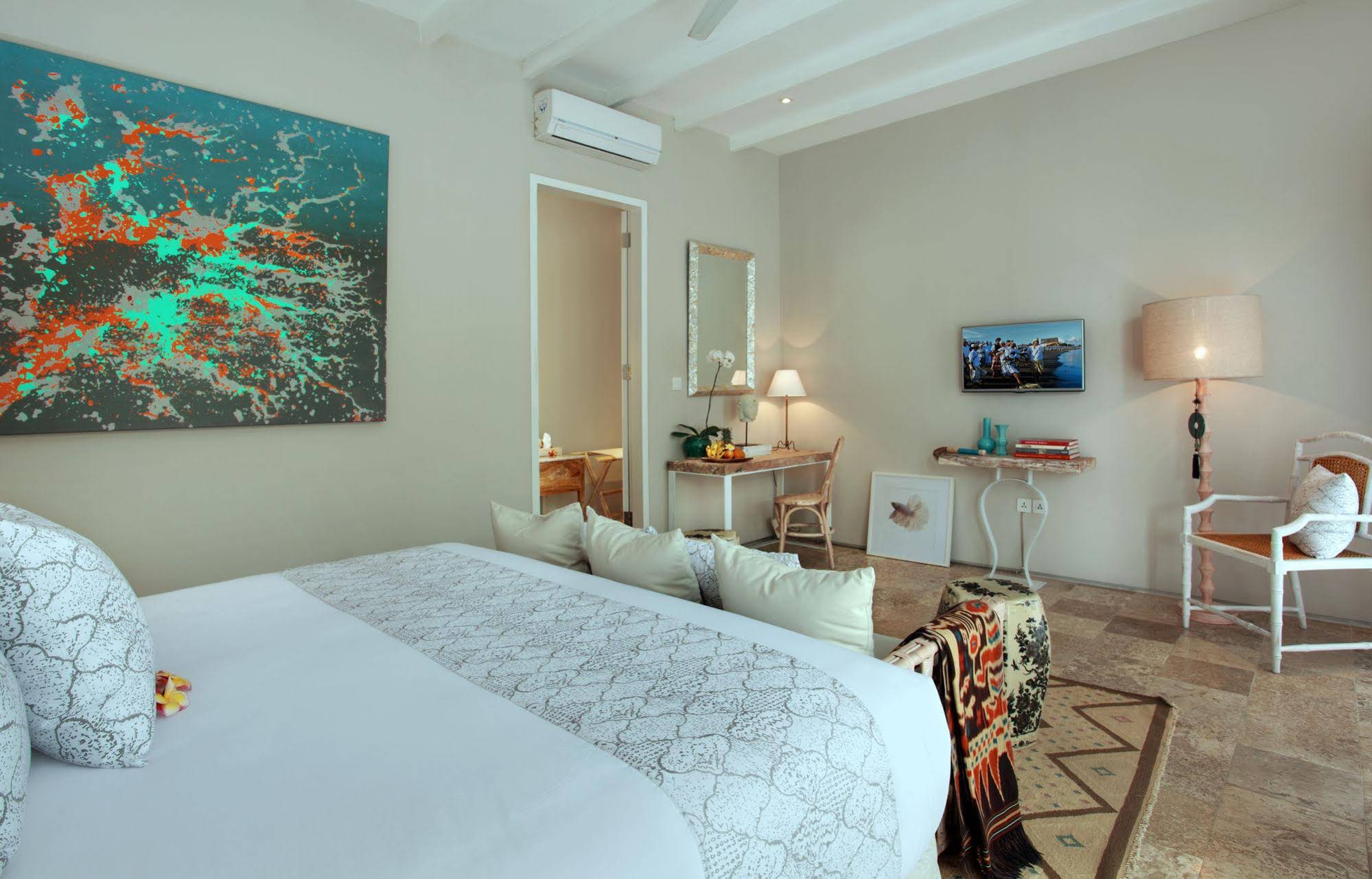 Room & Vespa 4