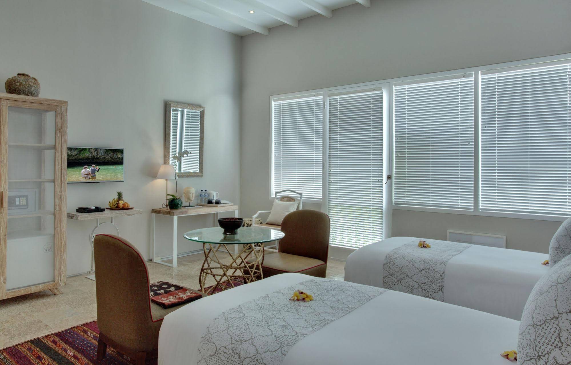 Room & Vespa 4