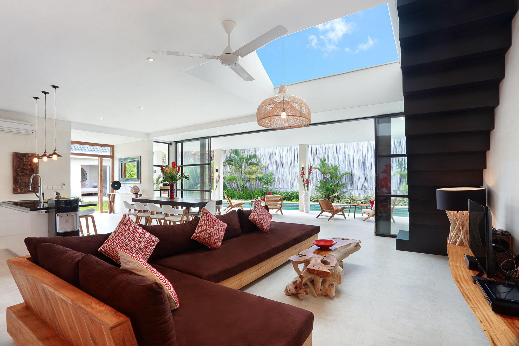 Seminyak White Design Villa