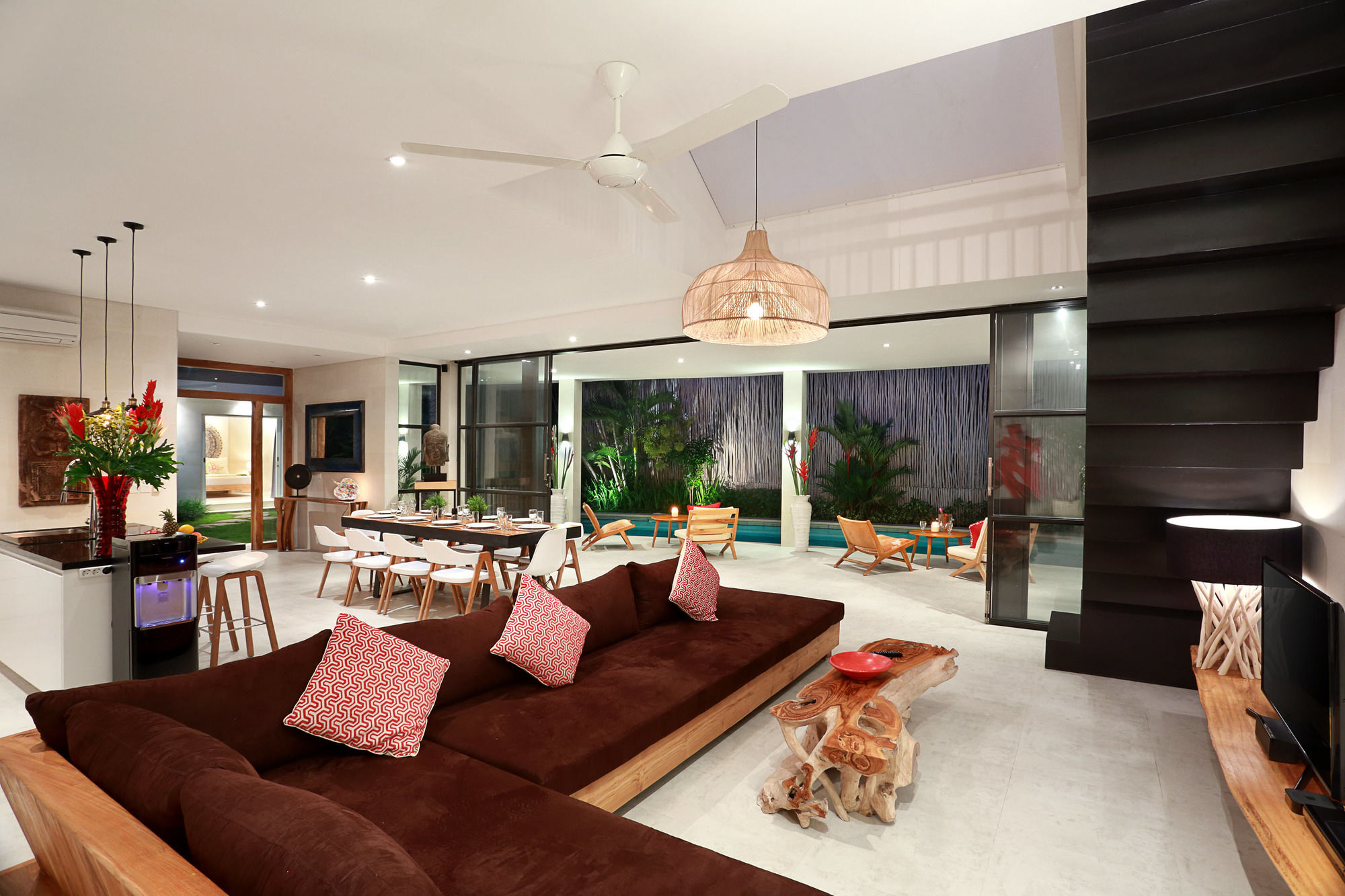 Seminyak White Design Villa