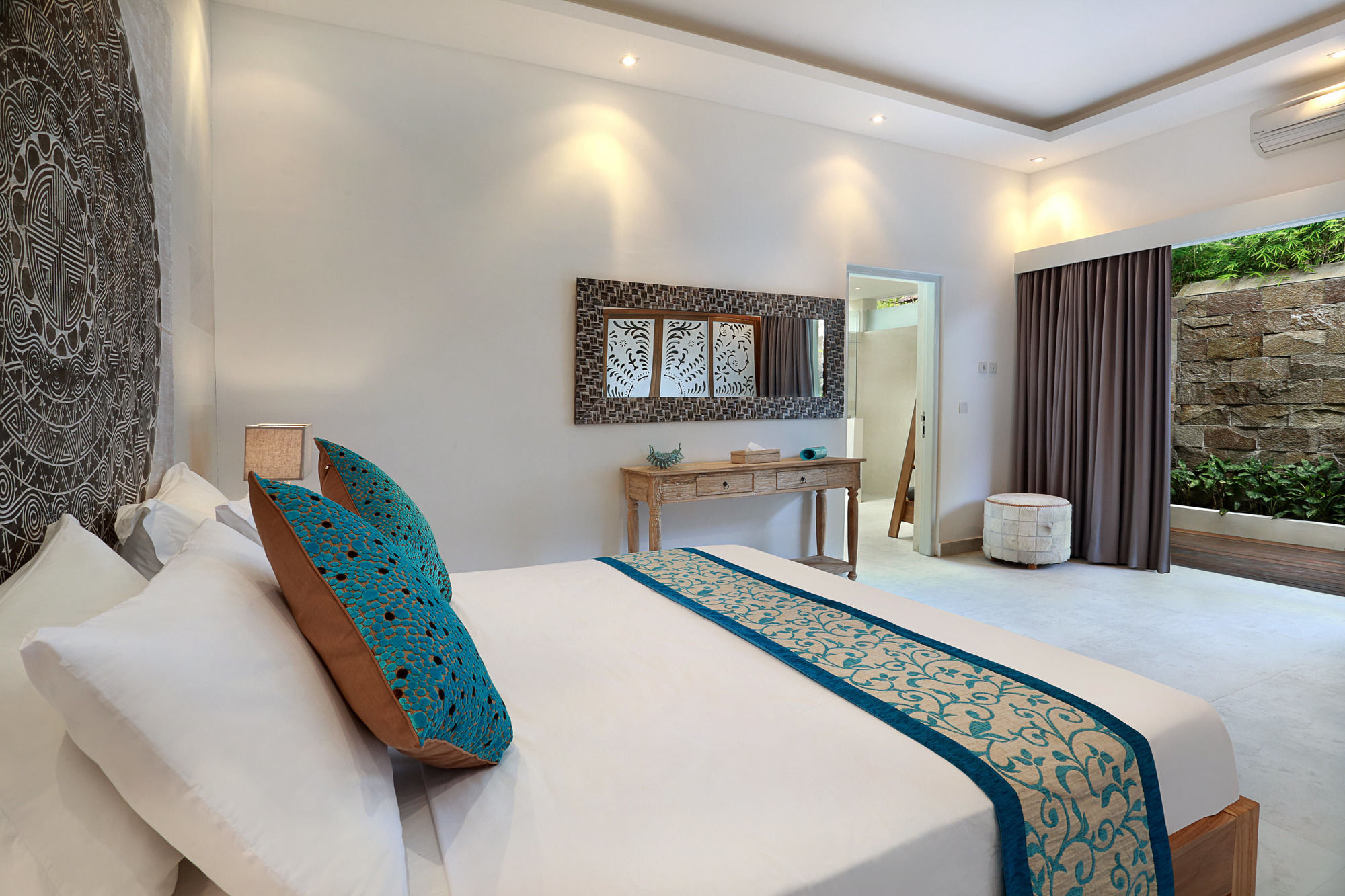 Seminyak White Design Villa