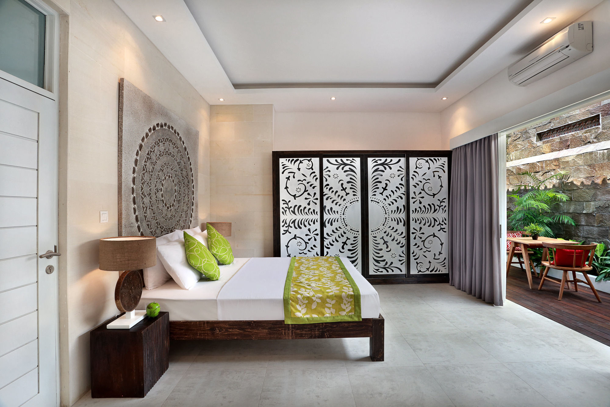 Seminyak White Design Villa