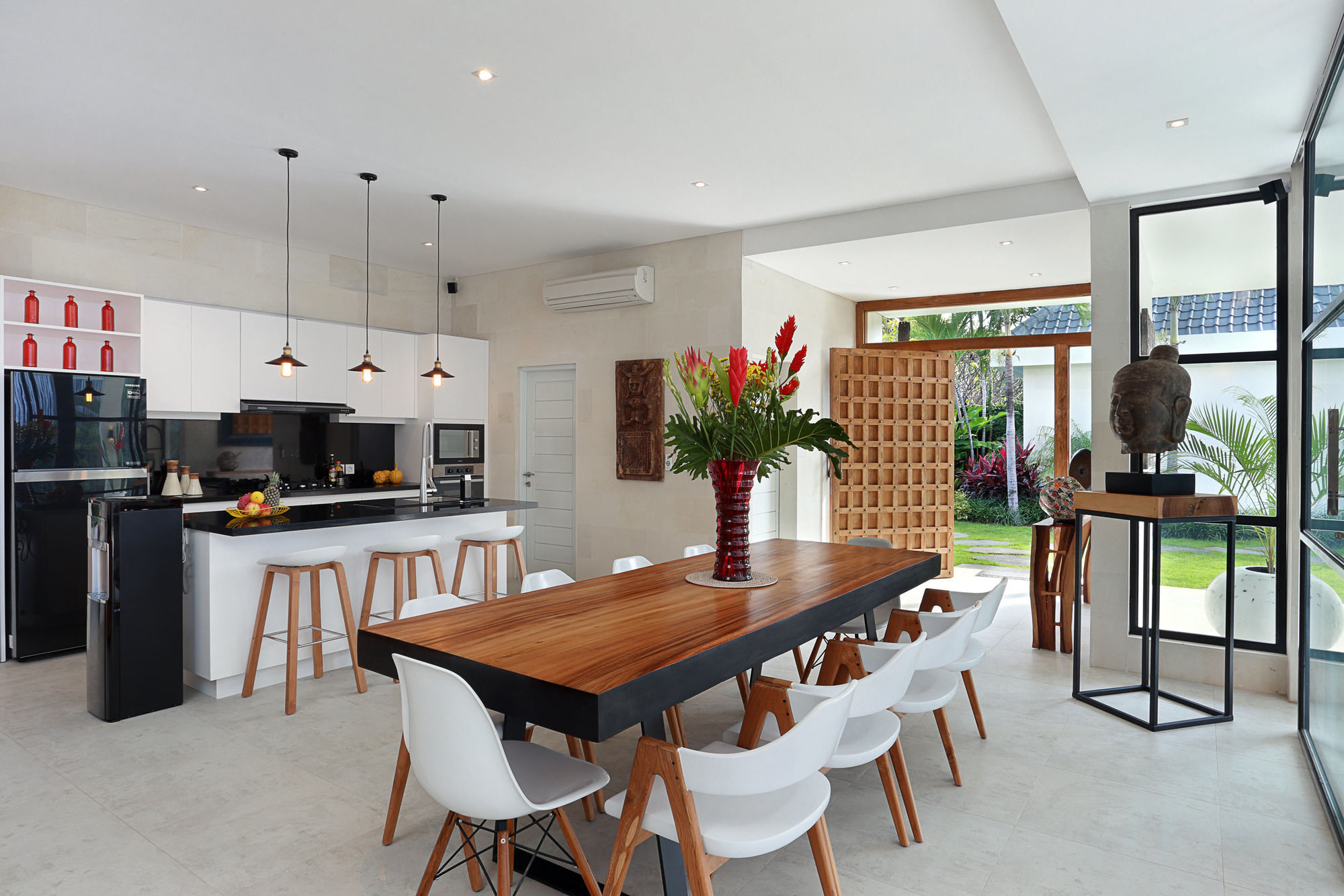 Seminyak White Design Villa