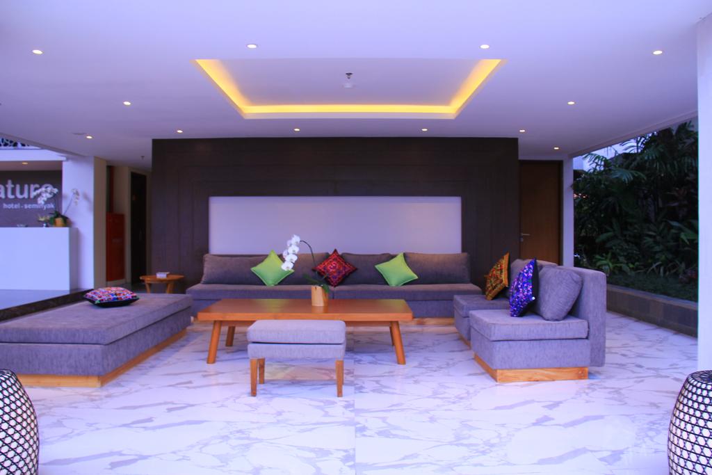 Signature Seminyak Smart Hotel