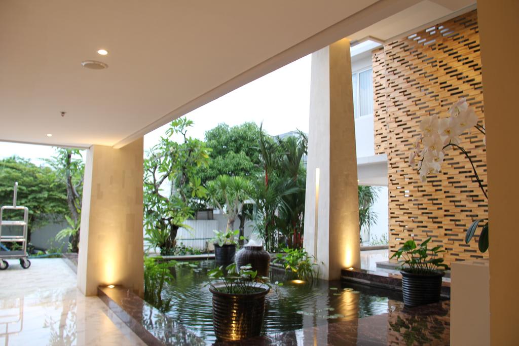 Signature Seminyak Smart Hotel
