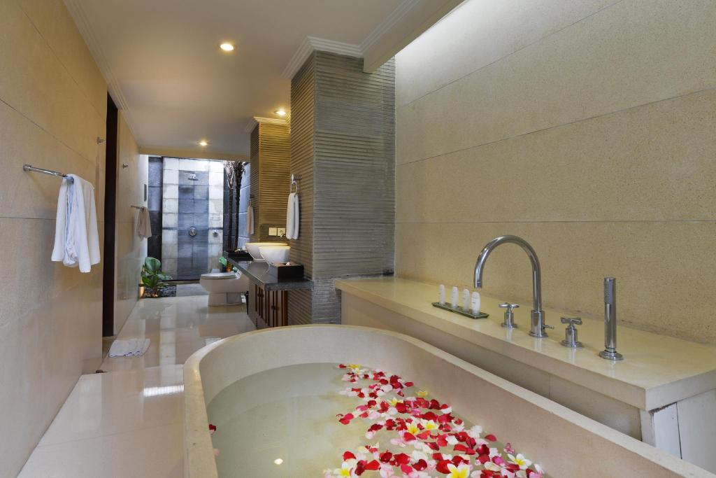 The Khayangan Dreams Villa Seminyak