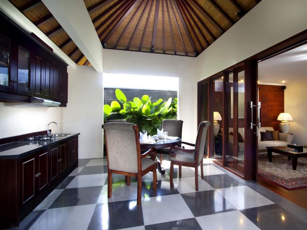 The Khayangan Dreams Villa Seminyak