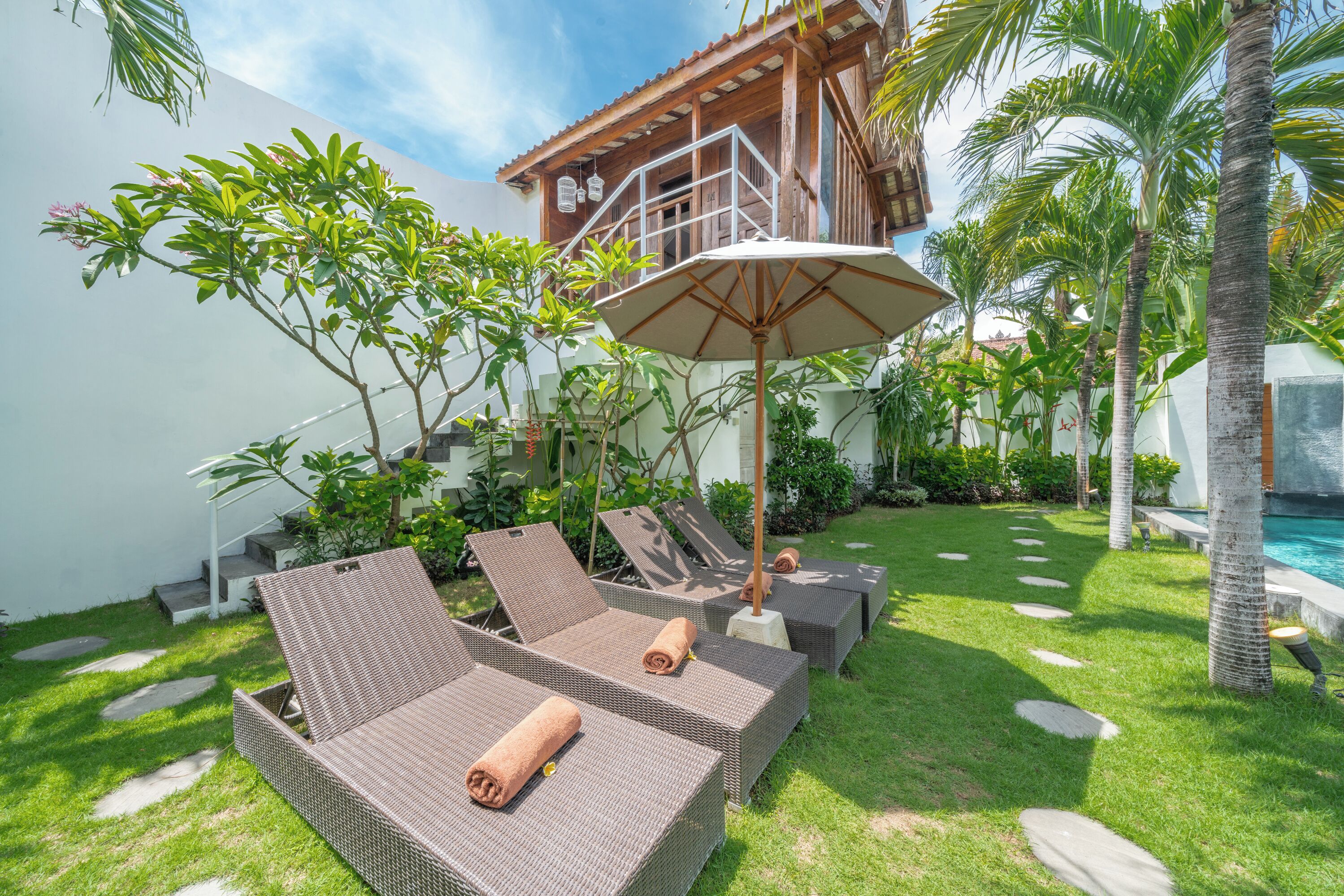 Villa Palm Tree