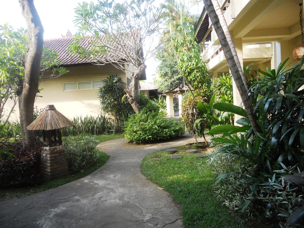 Bali Lovina Beach Cottages