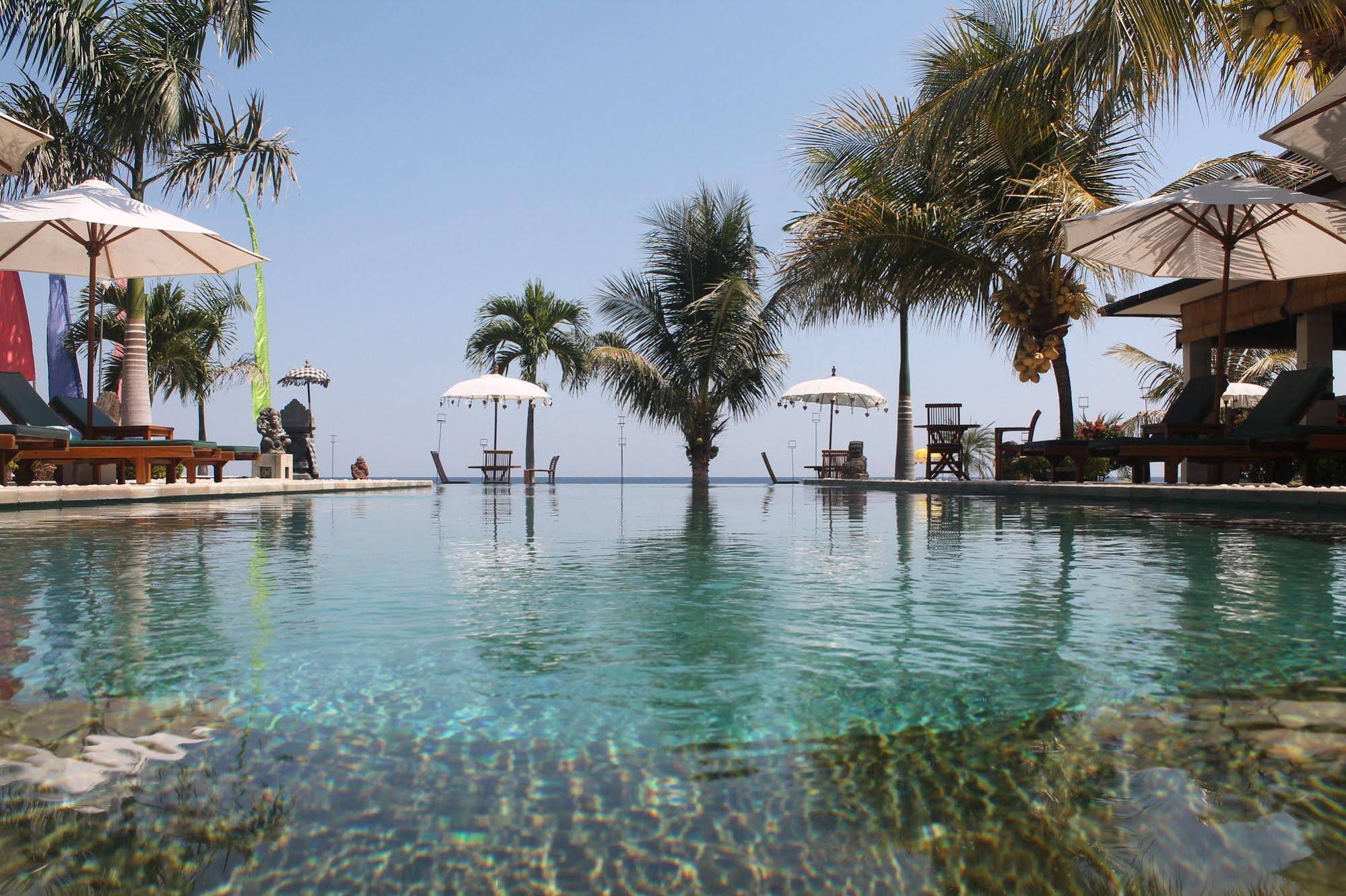 Kelapa Lovina Beach Villa