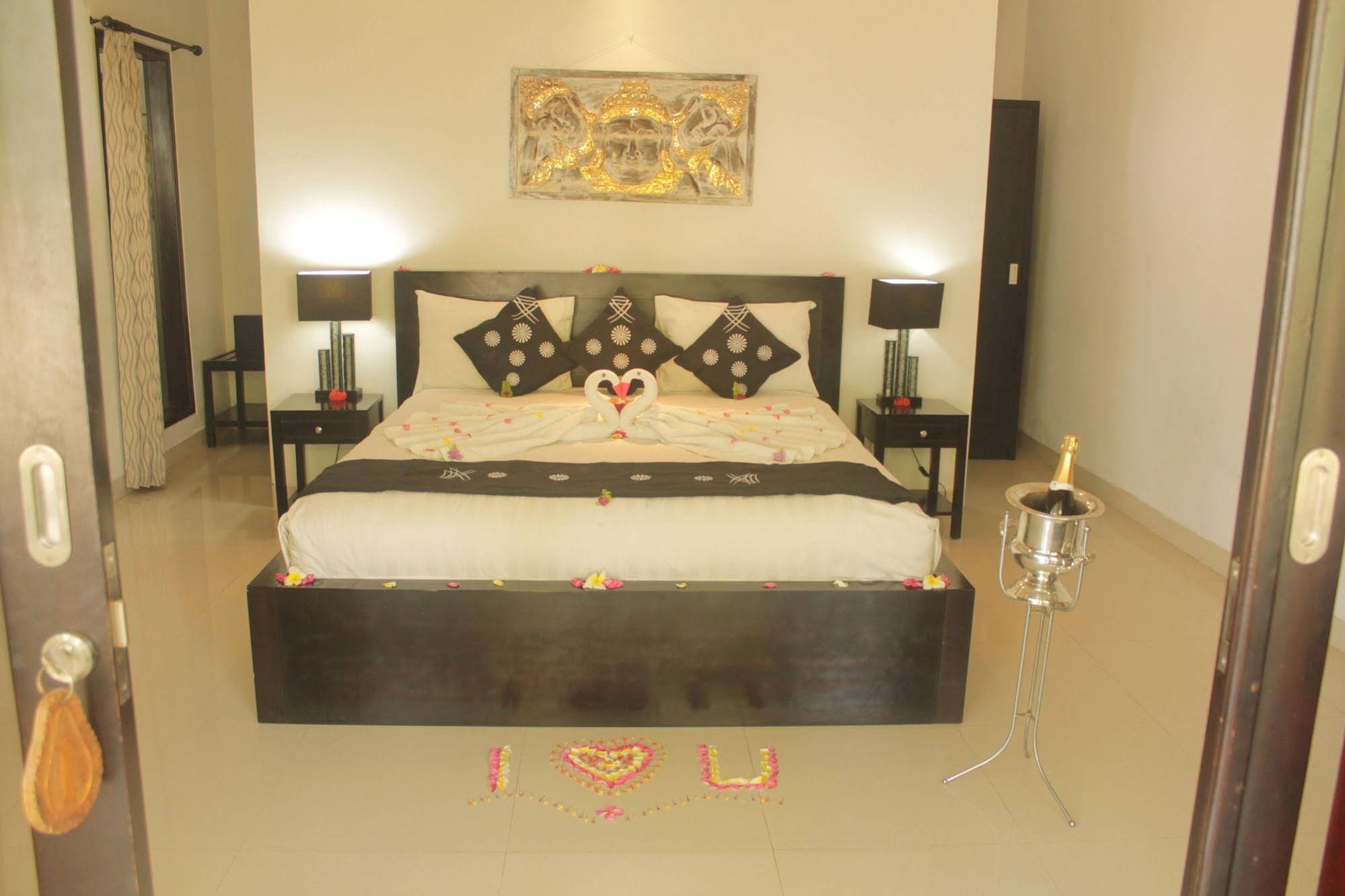 Kelapa Lovina Beach Villa