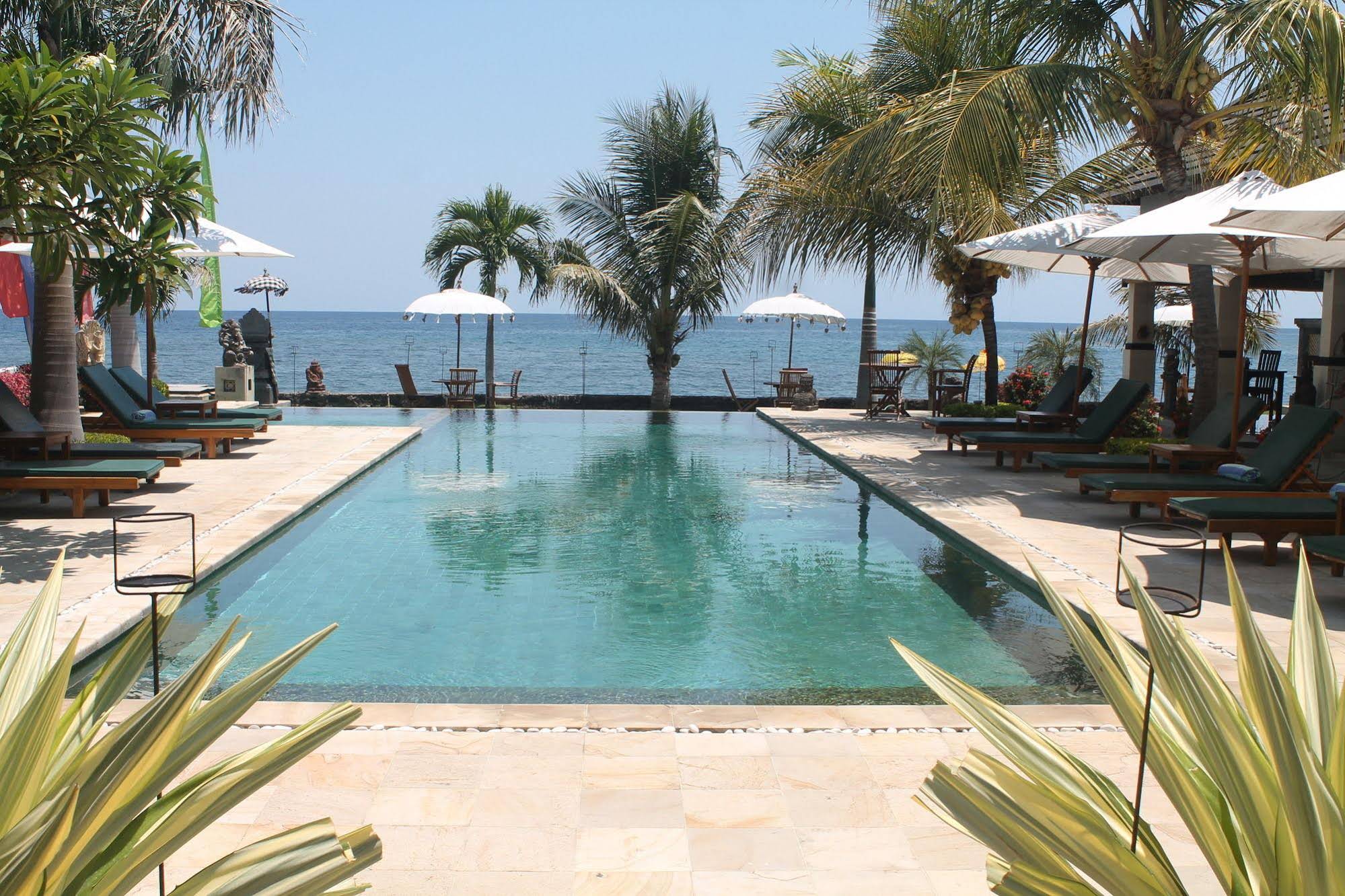 Kelapa Lovina Beach Villa