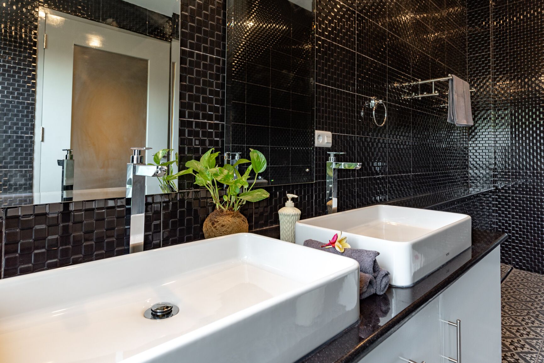 Hillside Lovina Studio