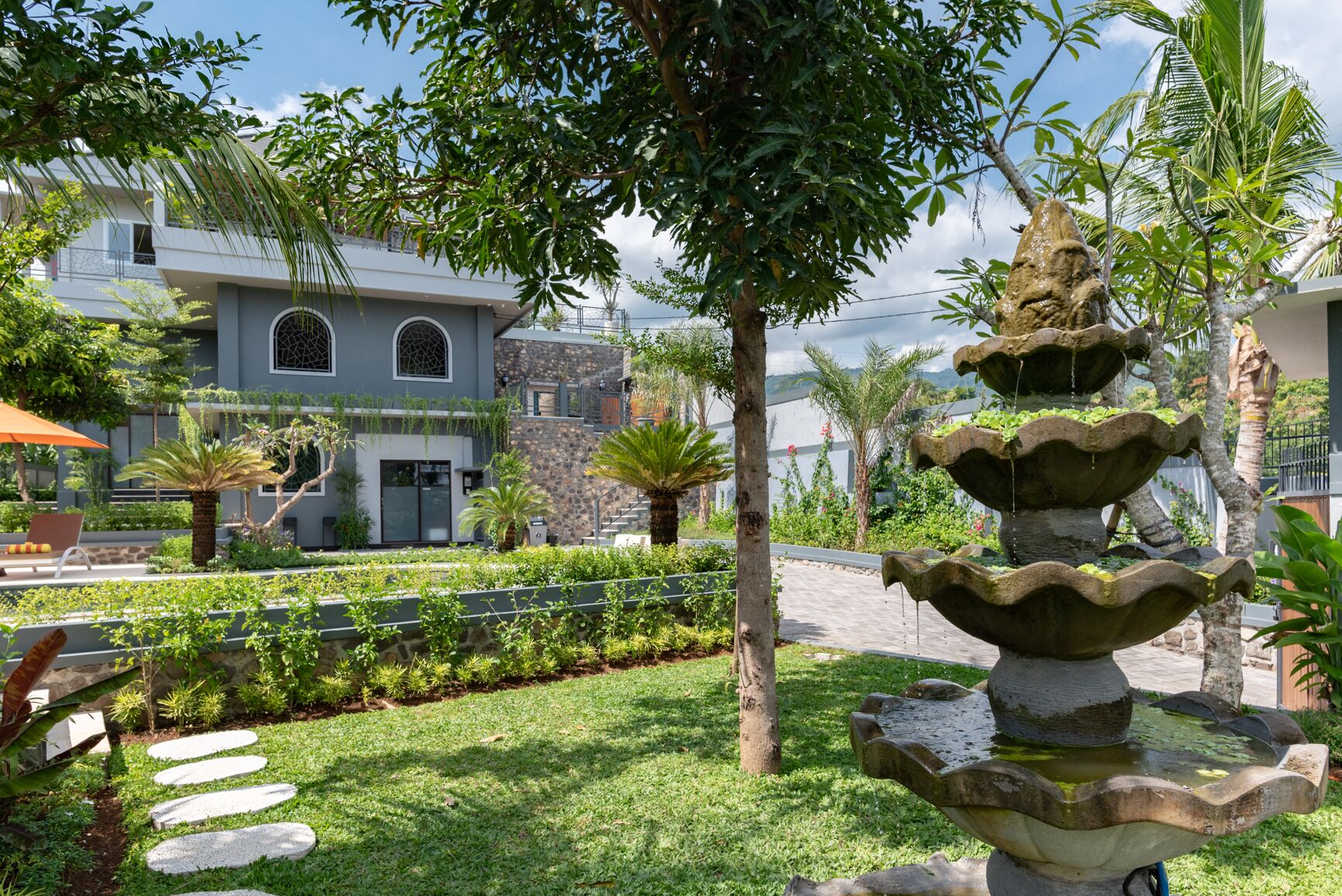 Hillside Lovina Studio