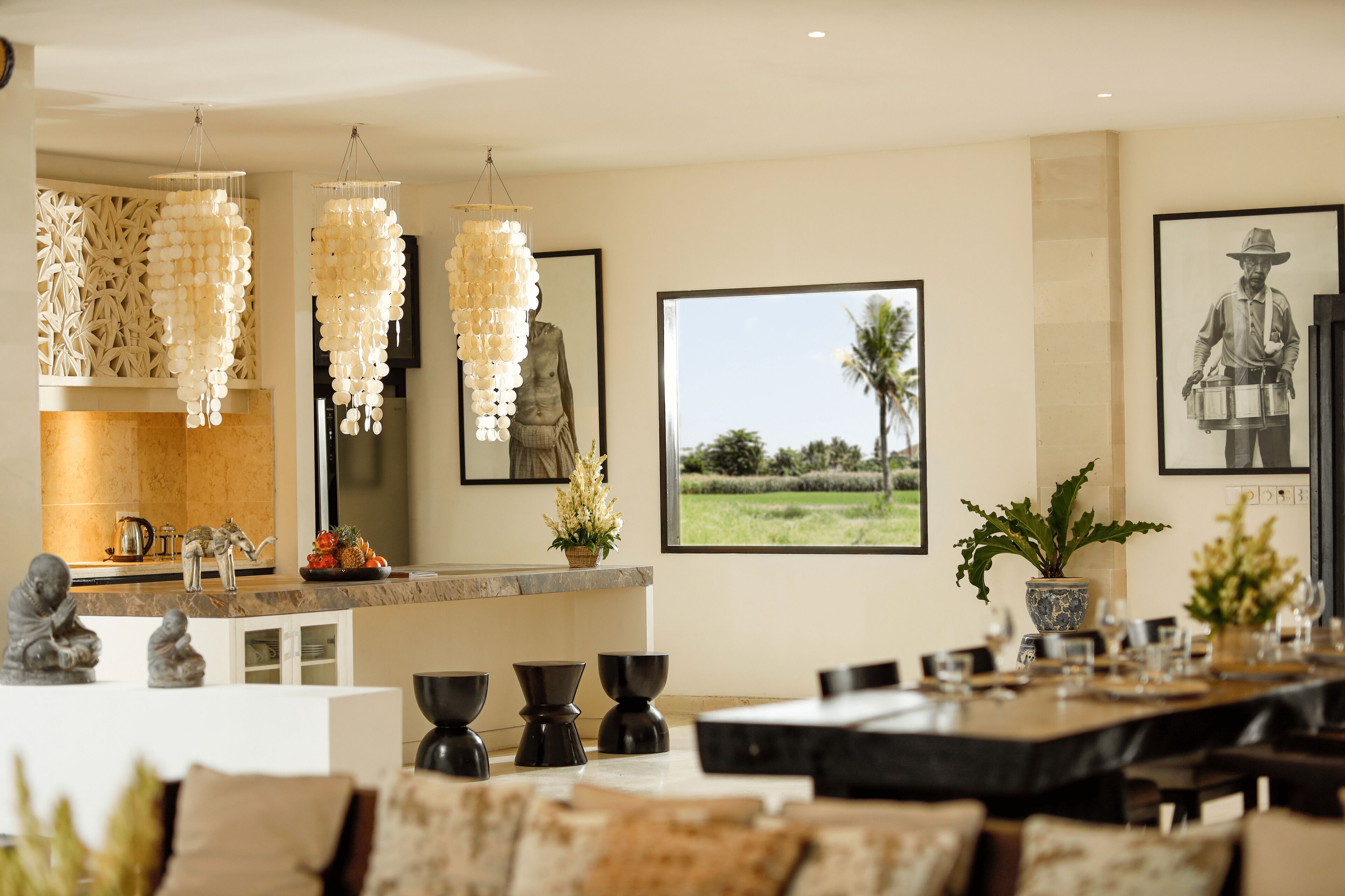 Black Beach Villa - Absolute Beachfront