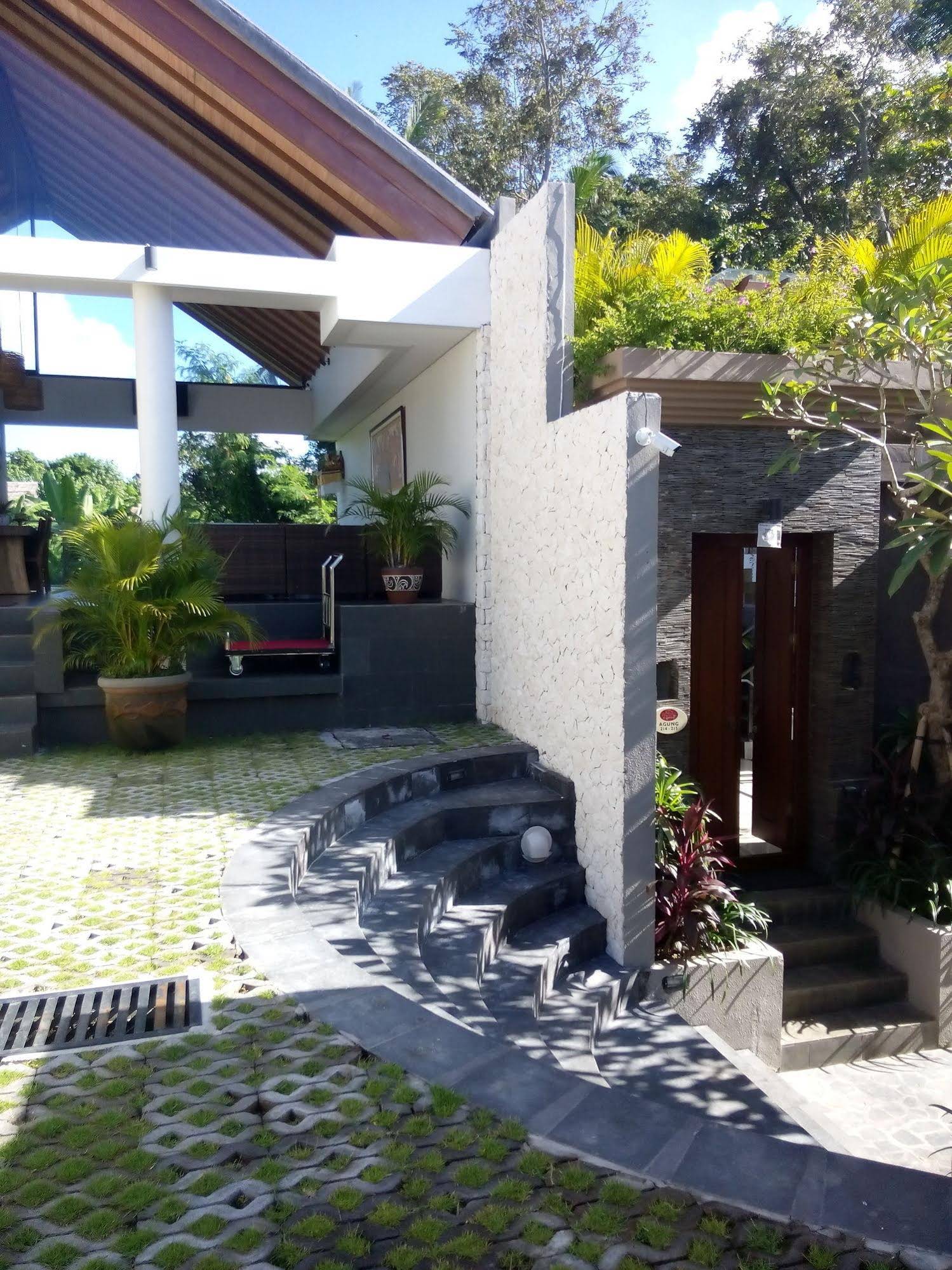 Royal Nyanyi Villa
