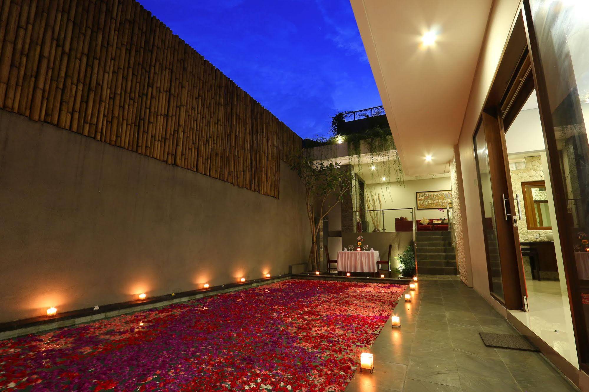 Royal Nyanyi Villa