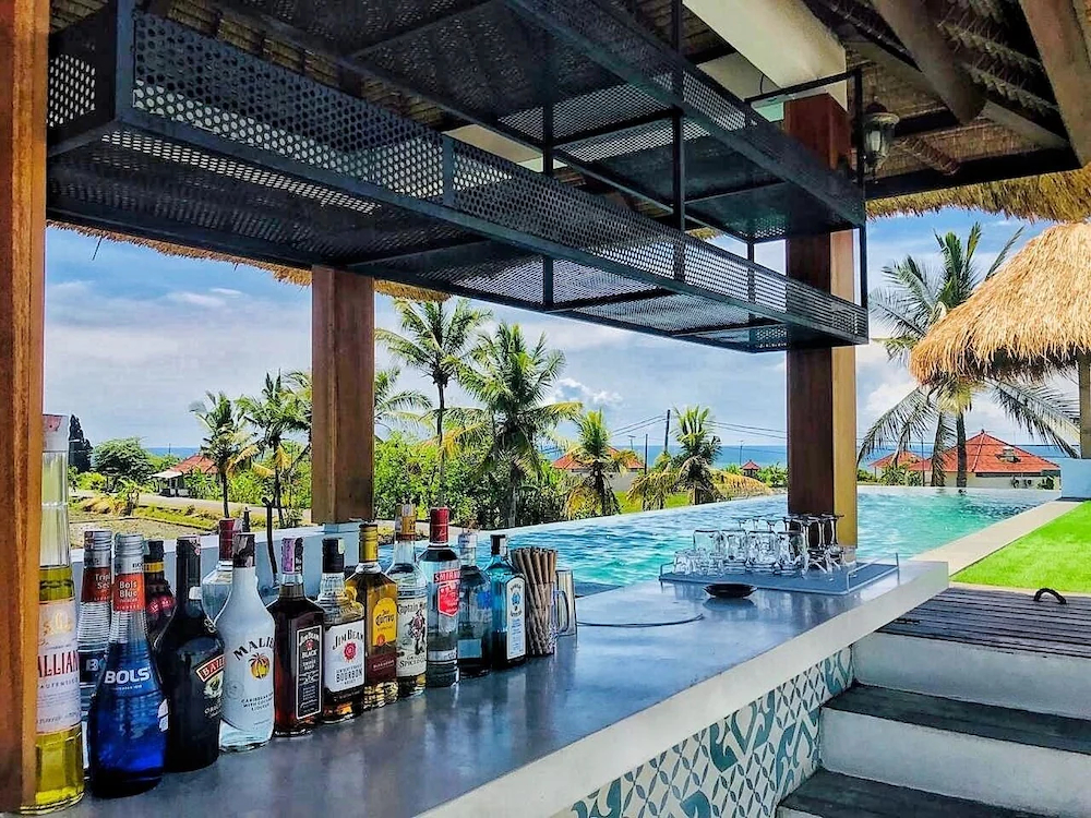 Swell Hostel & Restaurant and Bar