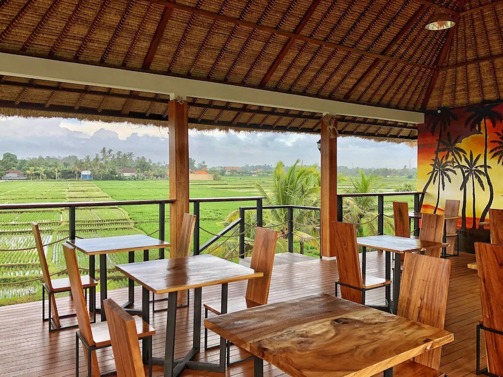 Swell Hostel & Restaurant and Bar