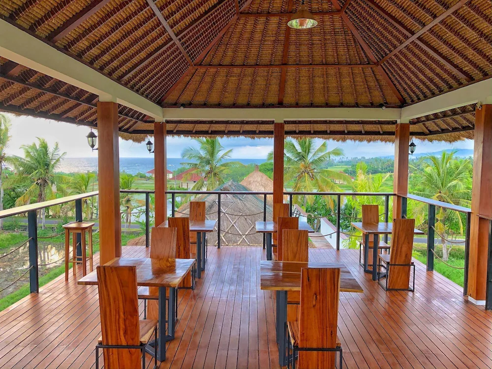 Swell Hostel & Restaurant and Bar