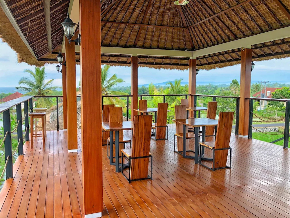 Swell Hostel & Restaurant and Bar