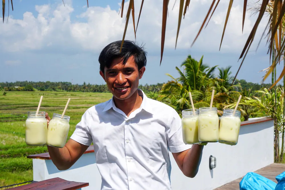 Swell Hostel & Restaurant and Bar