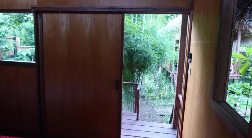 Shibui Garden Bungalows and Restaurant