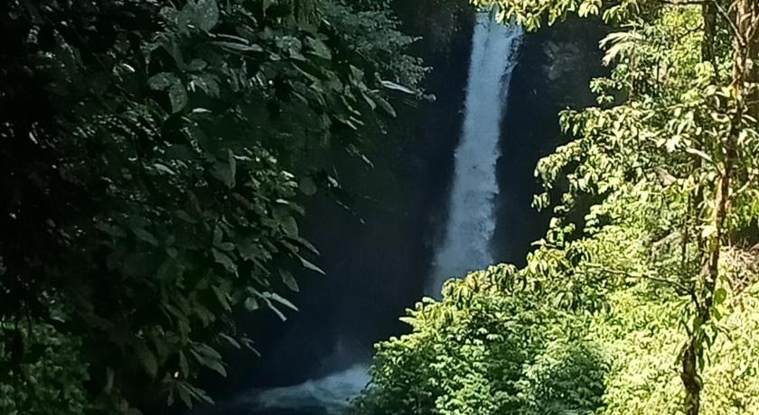 Shibui Garden Bungalows and Restaurant