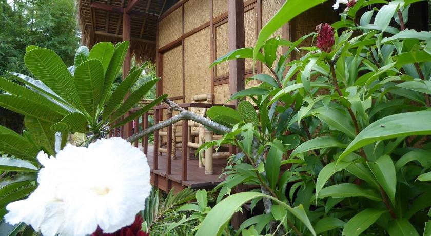 Shibui Garden Bungalows and Restaurant