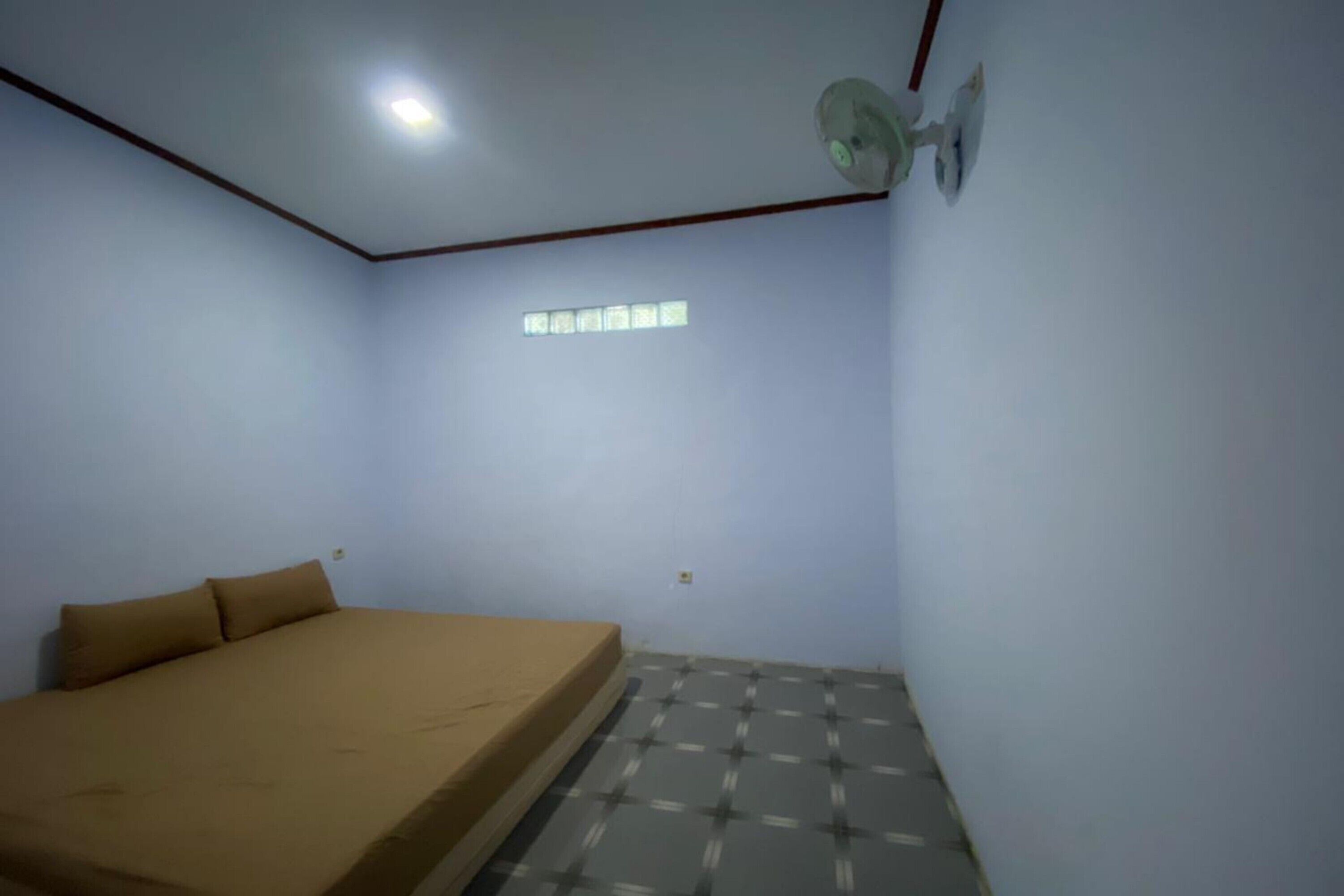 Spot On 93510 Penginapan Melati Tanjung