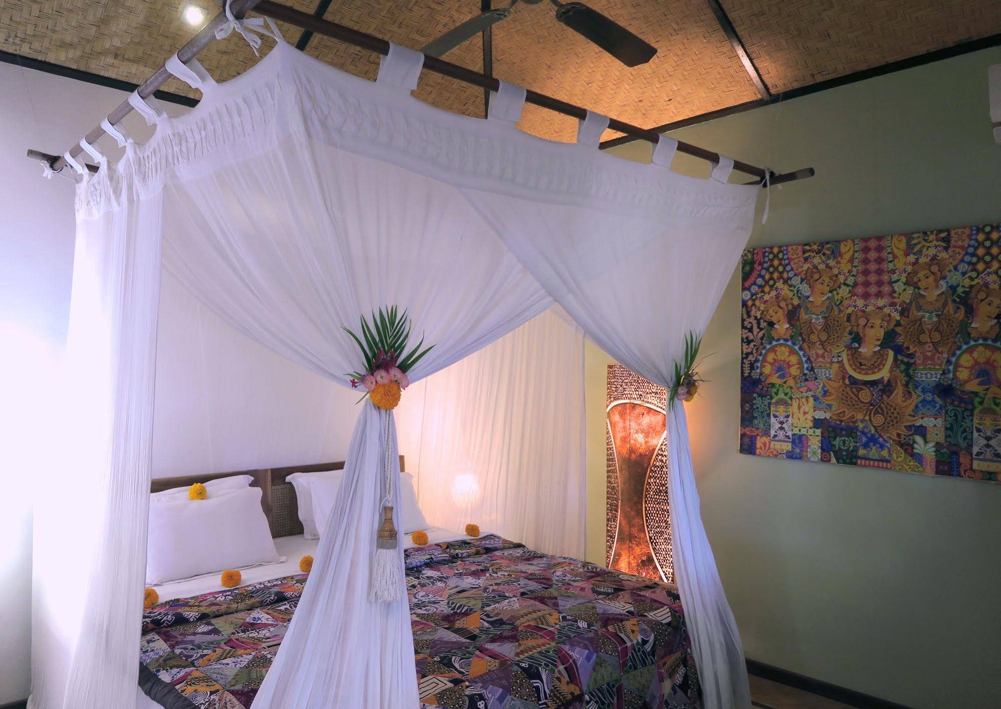 Cili Emas Oceanside Resort